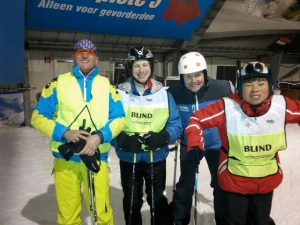Poseren in SnowWorld onderaan piste 2, vlak voor de tunnel naar piste 3