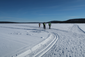 Langlaufen op een bevroren meer, Finland