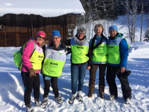 Groepsfoto sneeuwwandelen