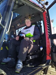 Vincent in een pistenbully