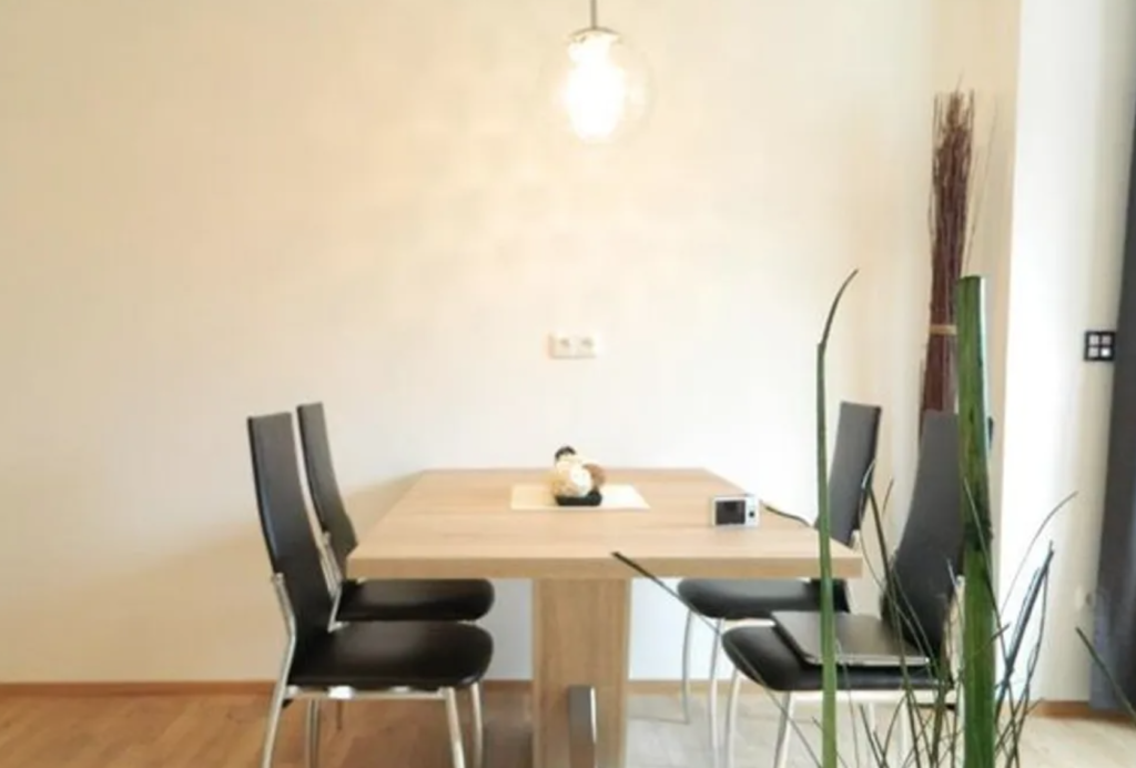 Haus 4 Holidays eettafel